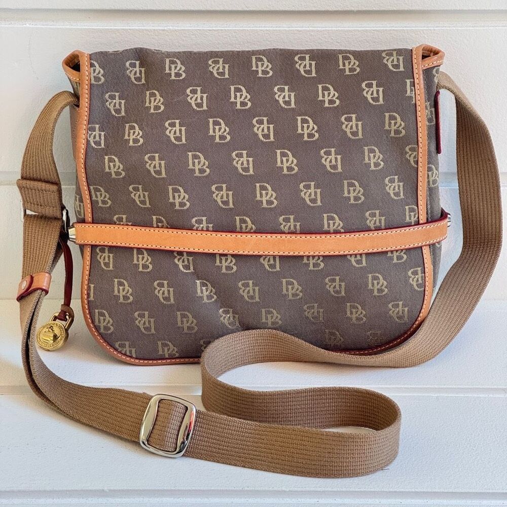 Vintage Dooney & Bourke Cabriolet Monogram Tan Flap Messenger Crossbody Bag New